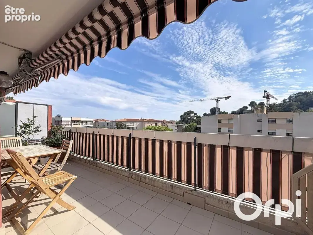 Appartement 4 p dernier étage traversant - terrasse - piscine - stationnement privatif - cave - photo 2