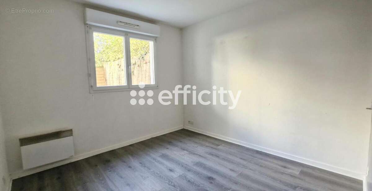 Appartement à LES PAVILLONS-SOUS-BOIS