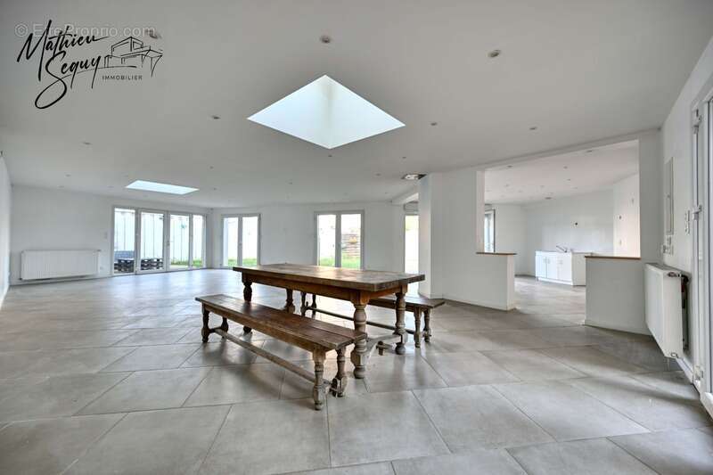 Maison à SAINT-GENIS-LAVAL