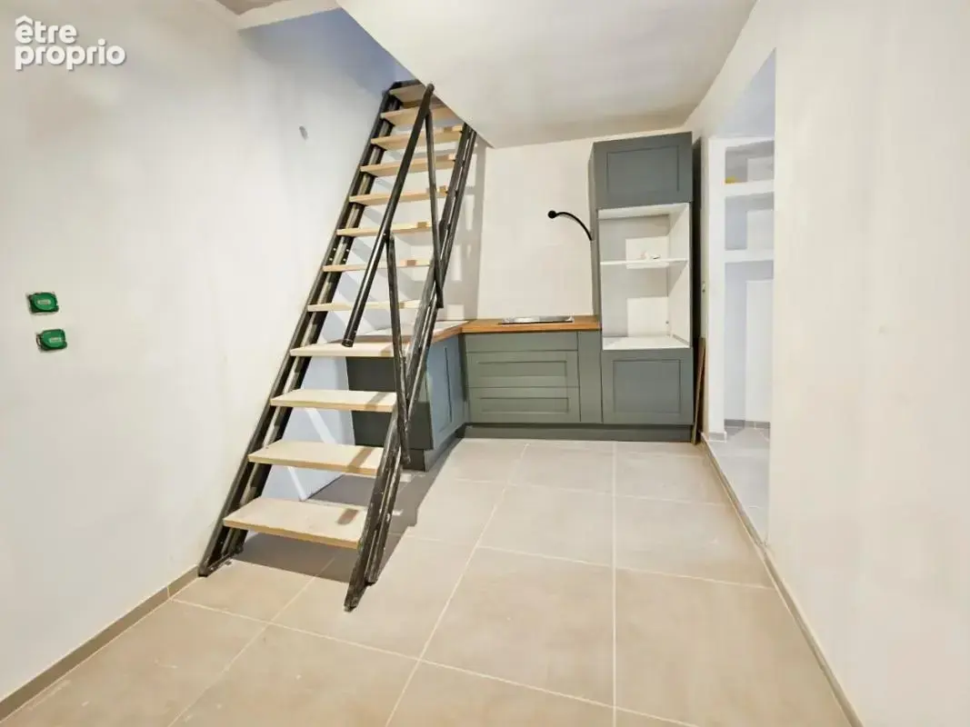 À Vendre à Montfrin - Maison de village de 67m² avec garage - photo 3