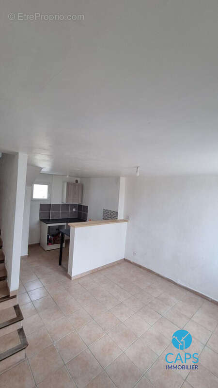 Appartement à ROQUEMAURE