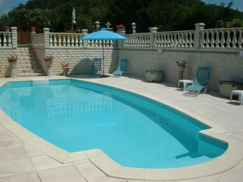 Charmante maison en pierre avec piscine à la sortie d'un village - photo 2