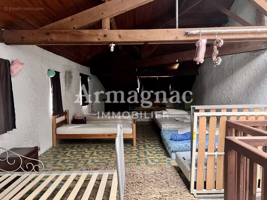 Maison à VIC-FEZENSAC