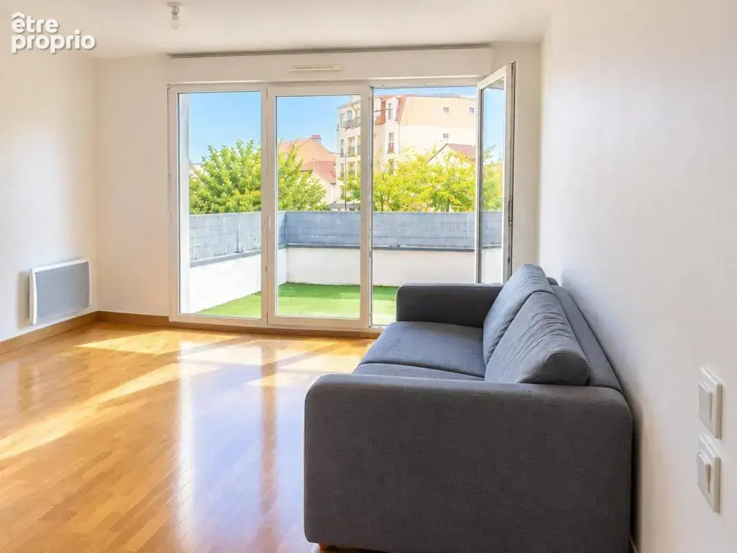 Massy : 2 pièces lumineux, terrasse et parking XL - photo 1