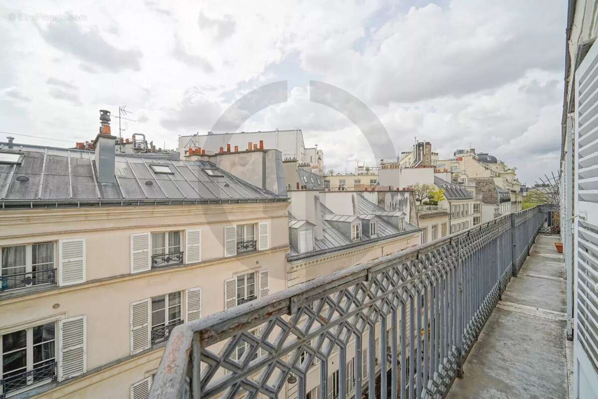 Appartement à PARIS-8E