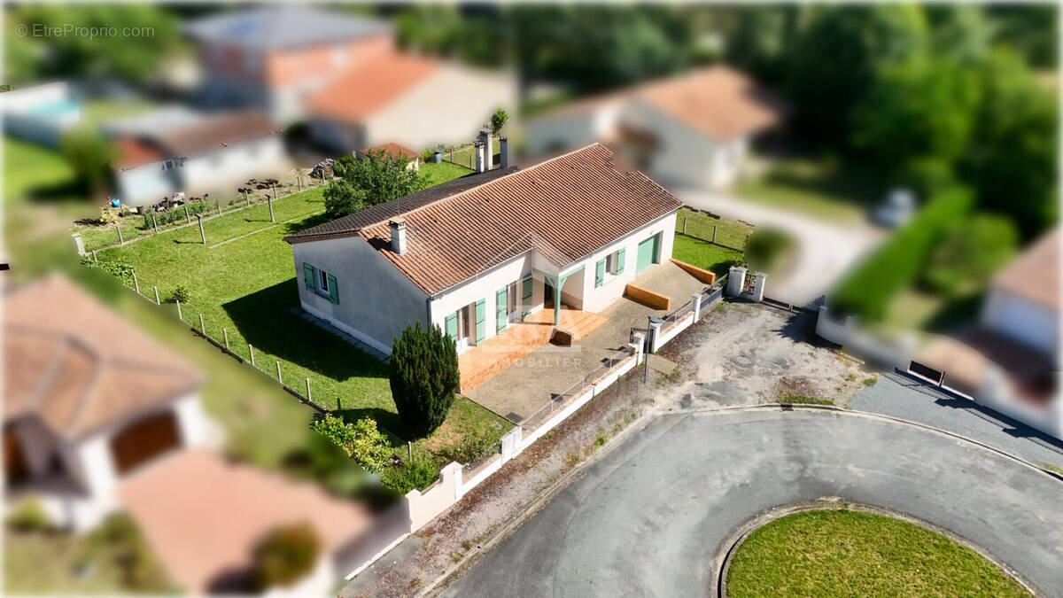 Maison à PINEUILH