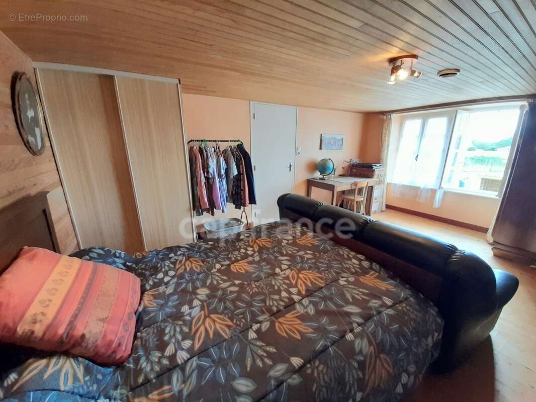 Maison à vendre 4 pièces PLOGONNEC (29180)- Surface habitable 131.82 m2 -parcelle de 13963m2 + bois de 9018m2- Dépendances - photo 8