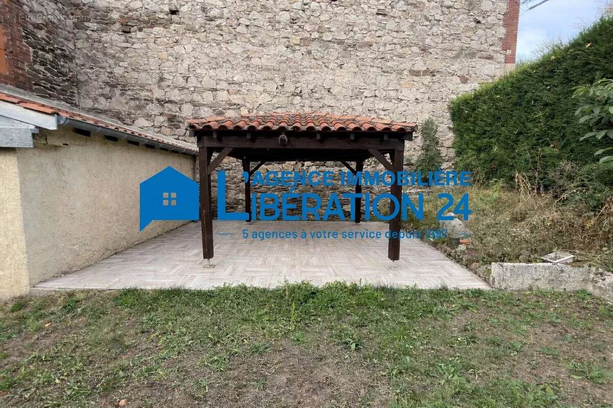 Maison à LE CHAMBON-FEUGEROLLES