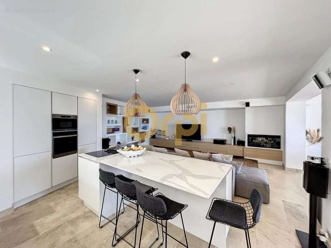 Maison à LES ISSAMBRES