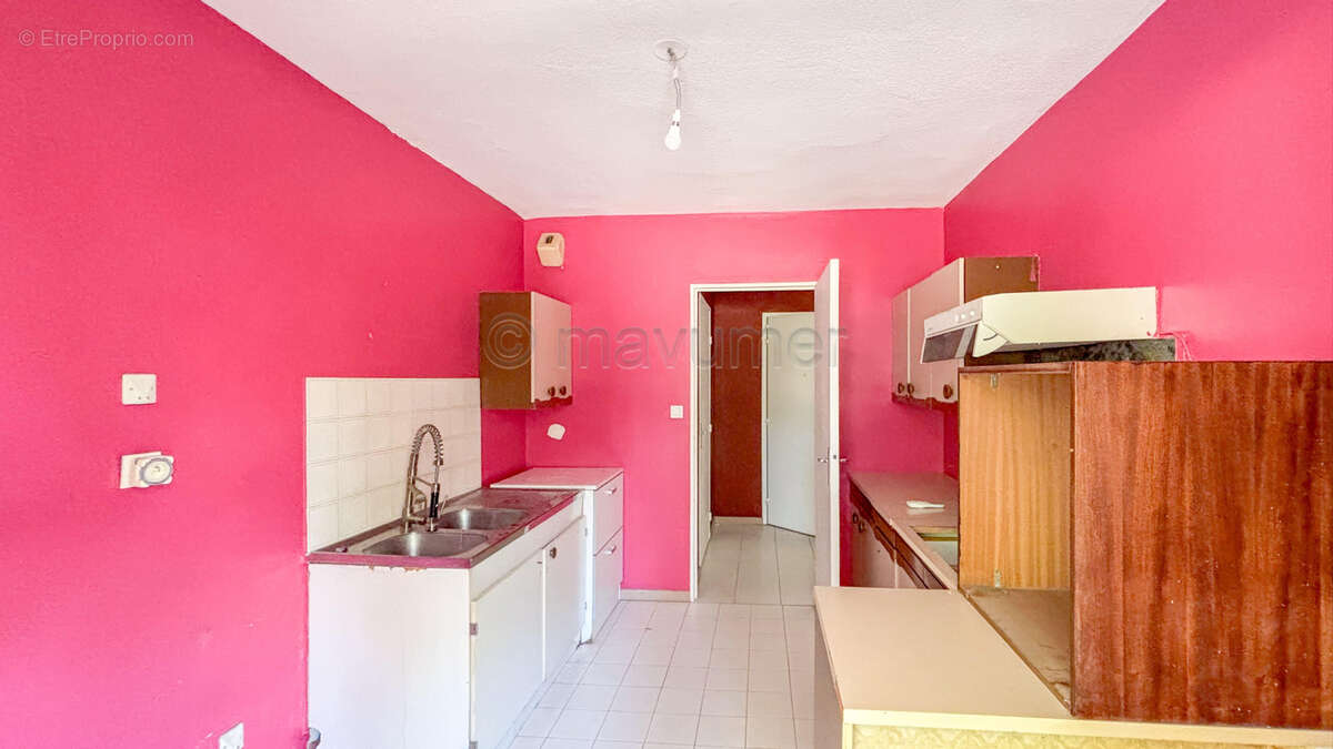 Lumineux T3 avec terrasse de 12m² , garage, vue dégagée, 13011 Marseille n°3