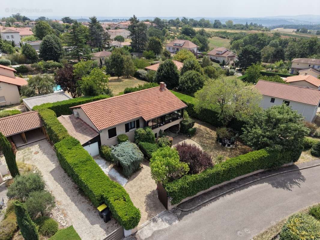 CHAPONOST – Élégante maison familiale avec possibilité de deux logements indépendants – Terrain de 802 m² - photo 30