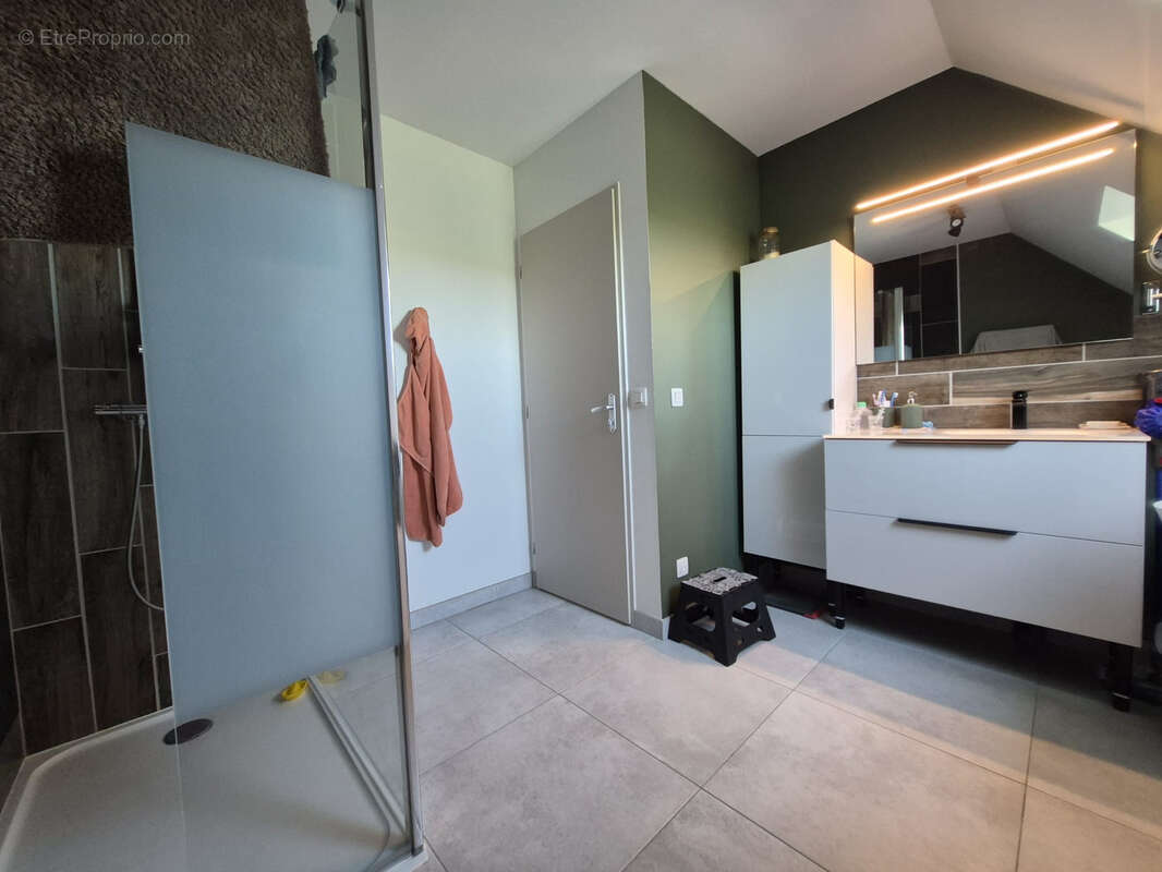 Maison à LA QUEUE-LES-YVELINES