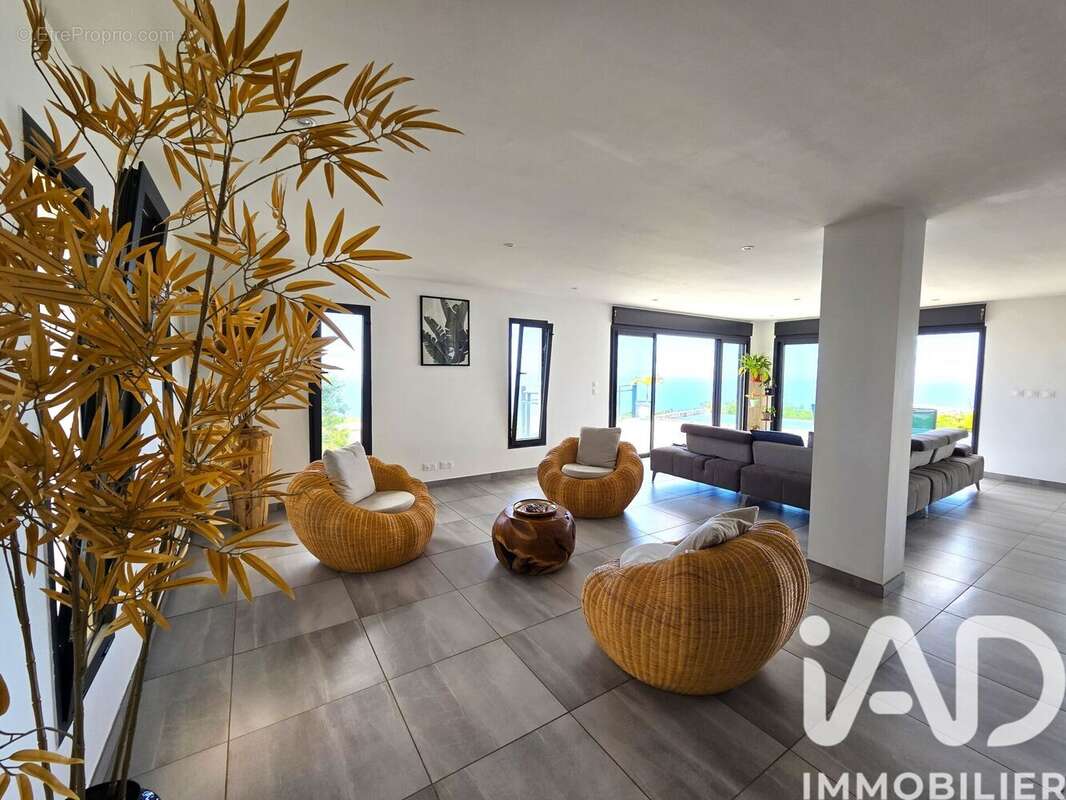 Maison 422 m² à Petite-Ile  - photo 3