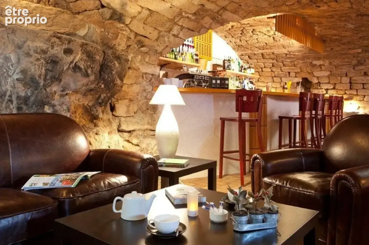 Dpt Ardèche (07), à vendre proche de VALLON PONT D'ARC Murs d'un Hôtel Restaurant - photo 2