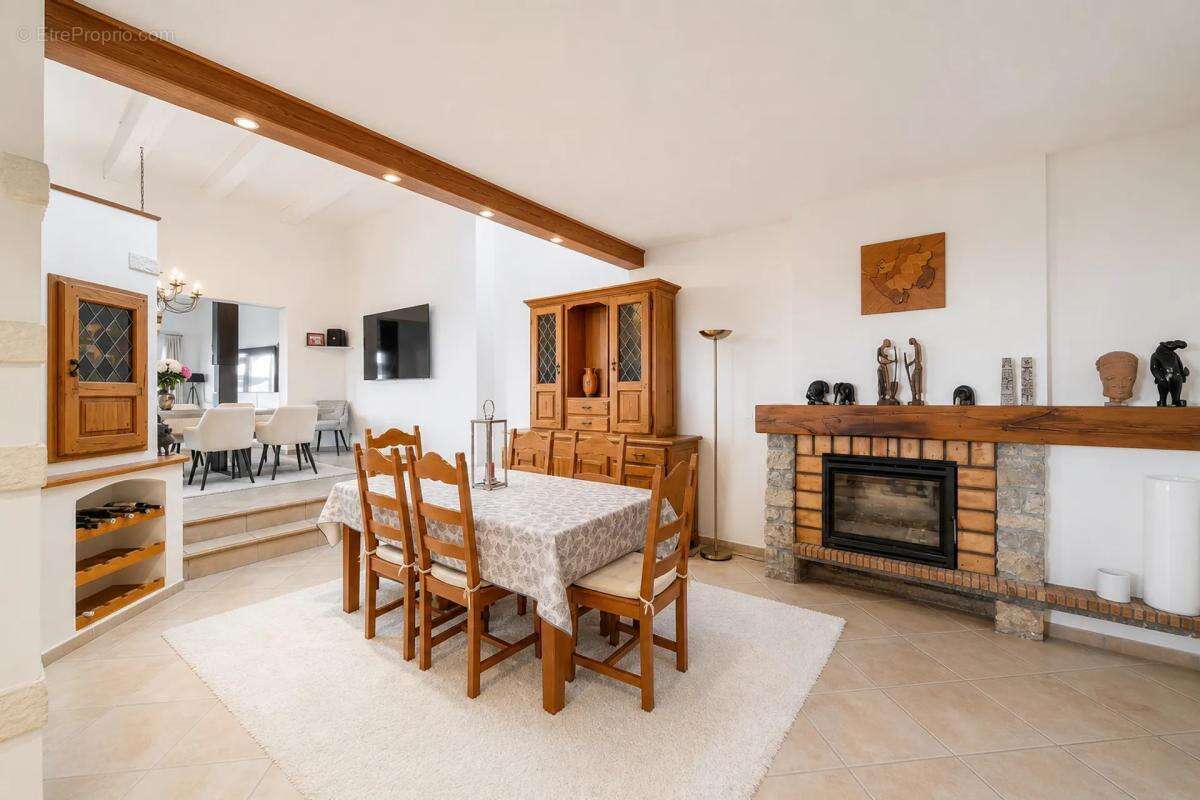 Maison de 6 pièces de 256 m² à Le Bar-sur-Loup - photo 5