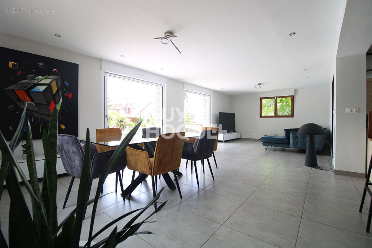 Maison à EVRY-GREGY-SUR-YERRE