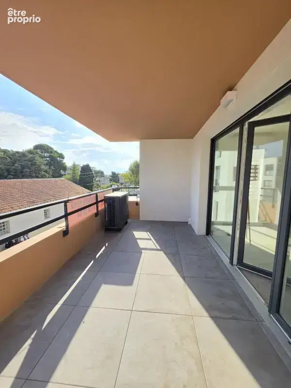 Appartement de type 4 de 81m² - Terrasse de 11m² - 2 parkings - photo 2