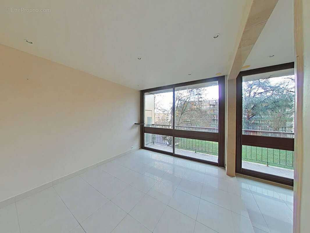 Appartement à FONTENAY-LE-FLEURY