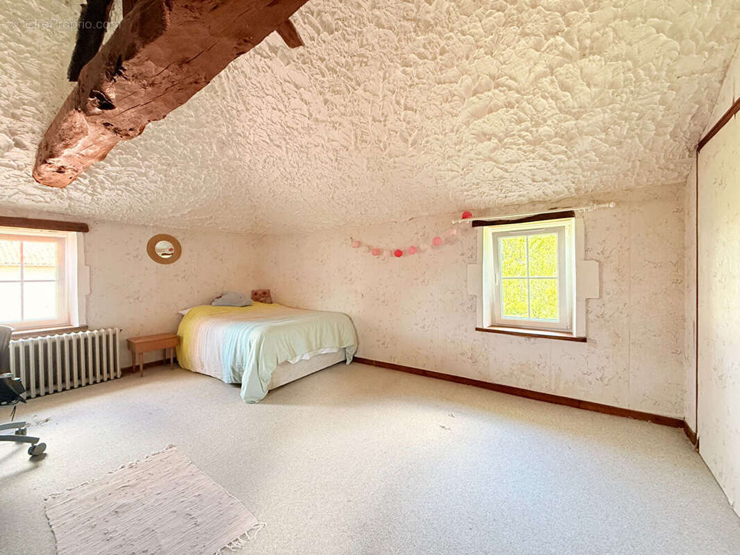 Maison à BARBEZIEUX-SAINT-HILAIRE