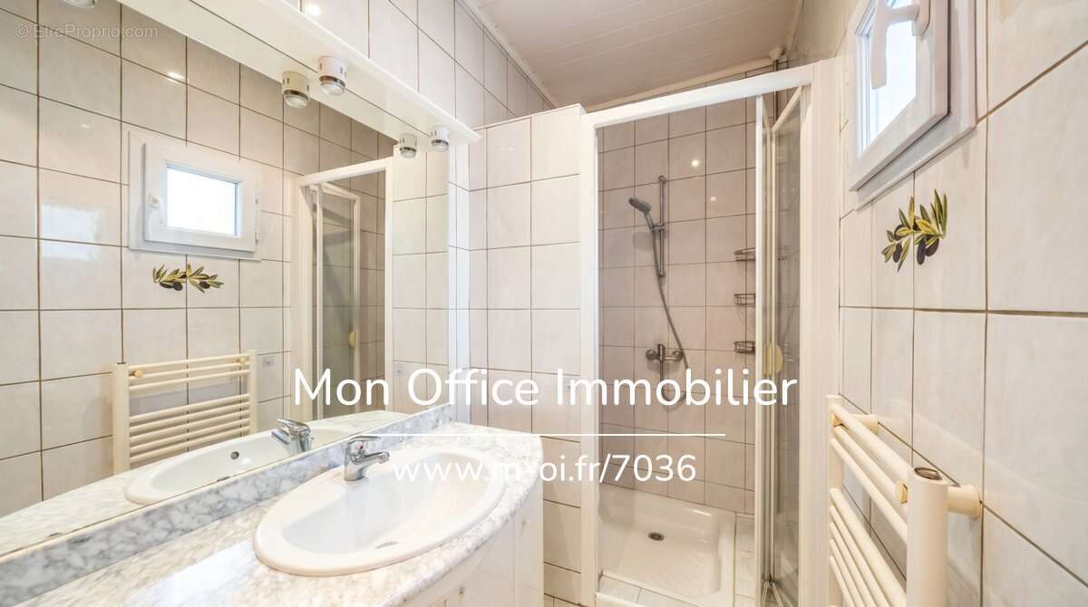 Référence : 7036-CDI. - Grande maison de ville avec cour intérieure et fort potentiel - photo 15