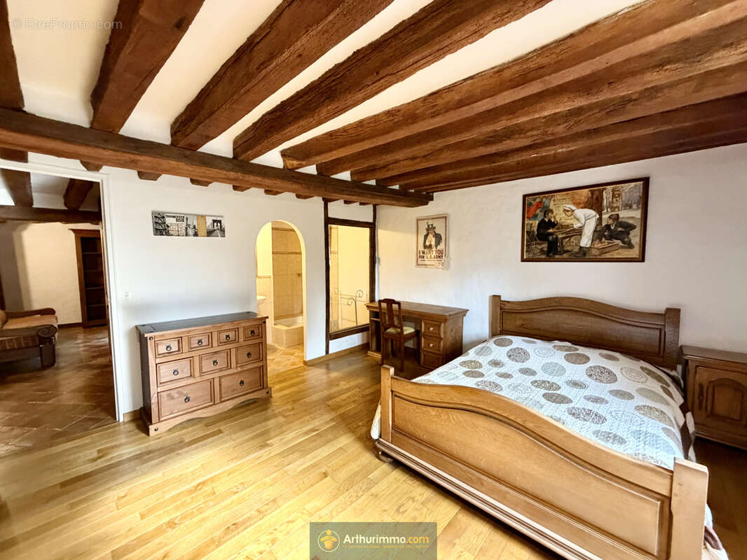 Maison à CRECY-LA-CHAPELLE