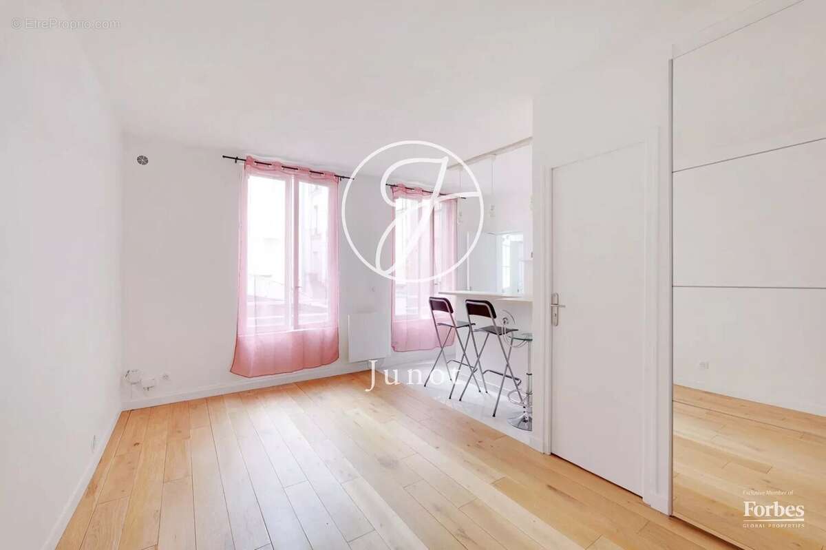 Appartement à PARIS-7E