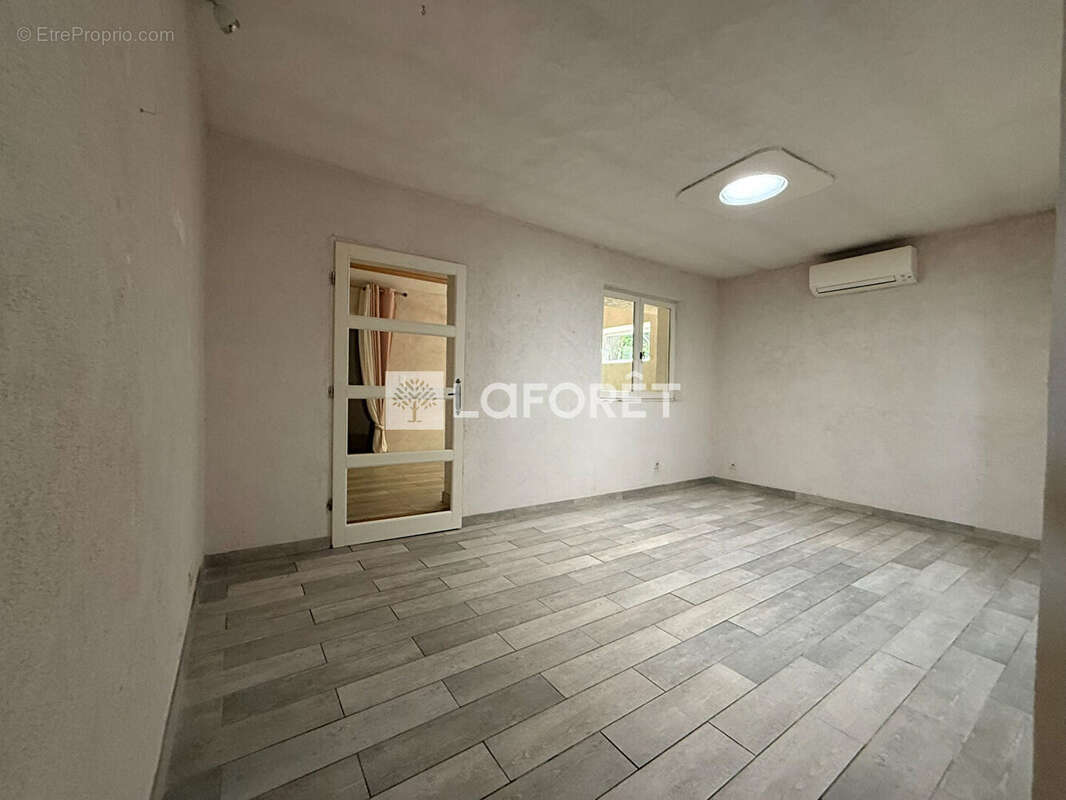 Maison Saint-Cézaire-sur-Siagne 5 pièce(s) 142 m² sur un terrain planté de 22 oliviers - photo 14