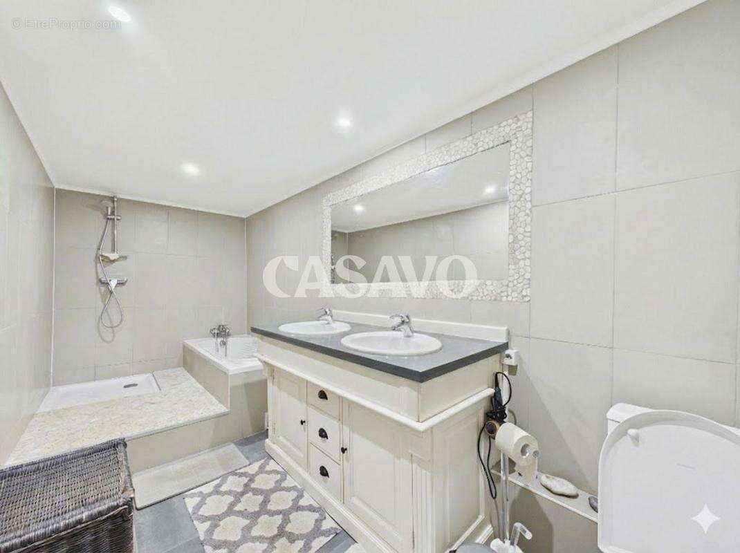 Appartement à PARIS-3E