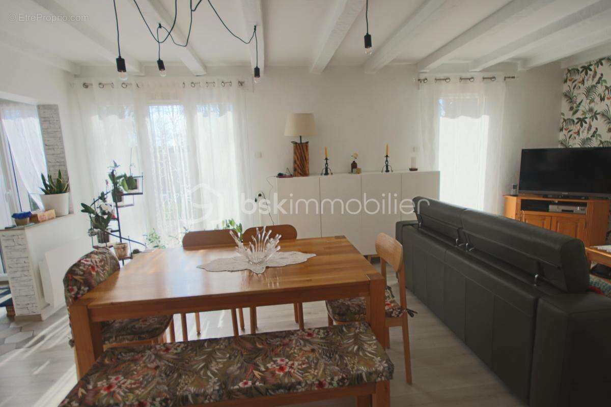 Appartement à COMBS-LA-VILLE