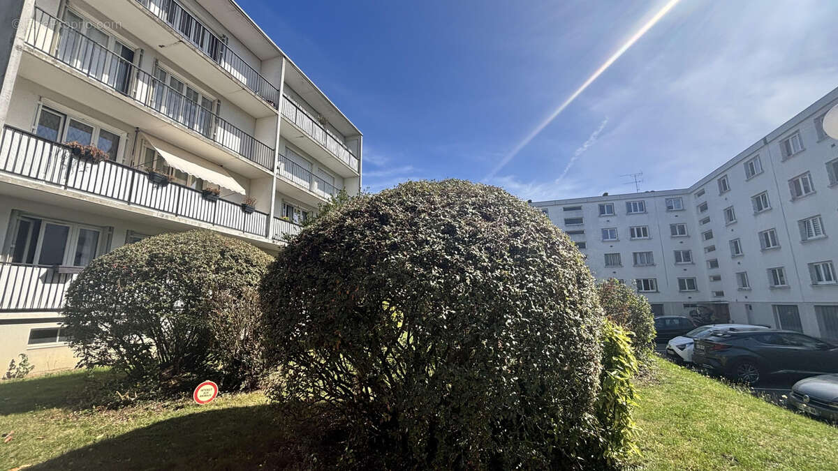 Appartement à NEAUPHLE-LE-CHATEAU