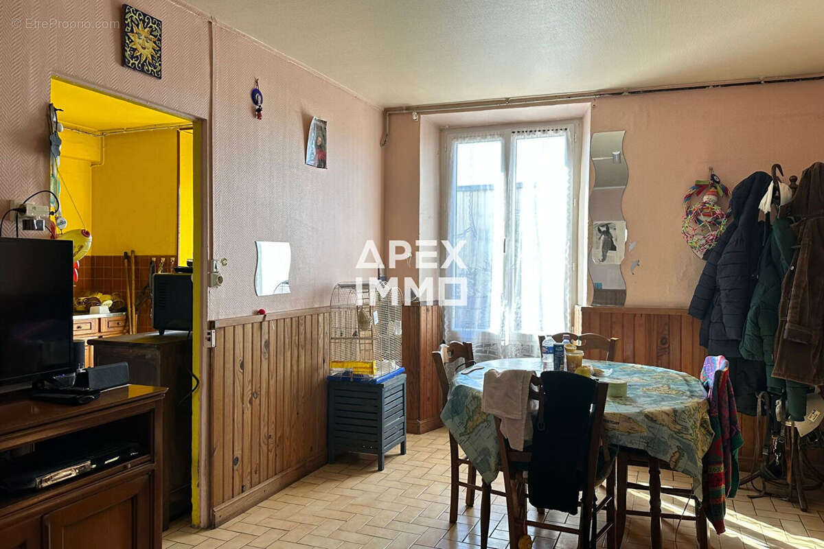 Commerce à OINVILLE-SAINT-LIPHARD