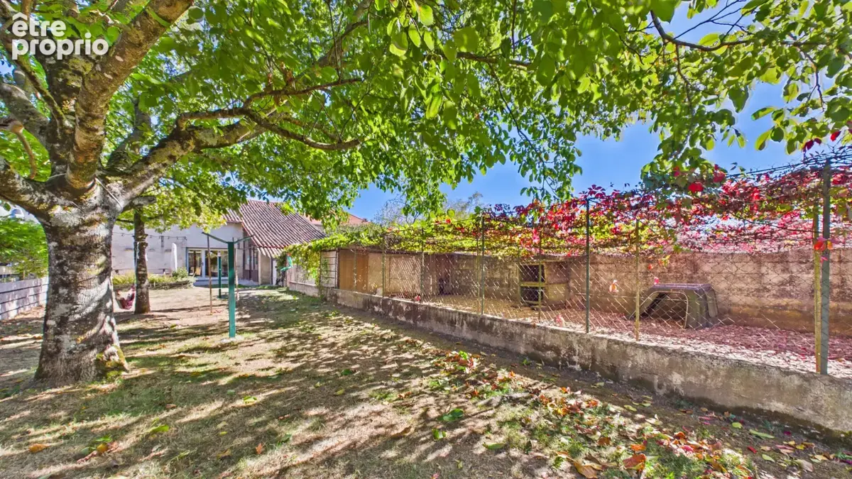 Exceptionnelle propriété de village avec gîte et piscine chauffée - Excellent potentiel de revenus - photo 27