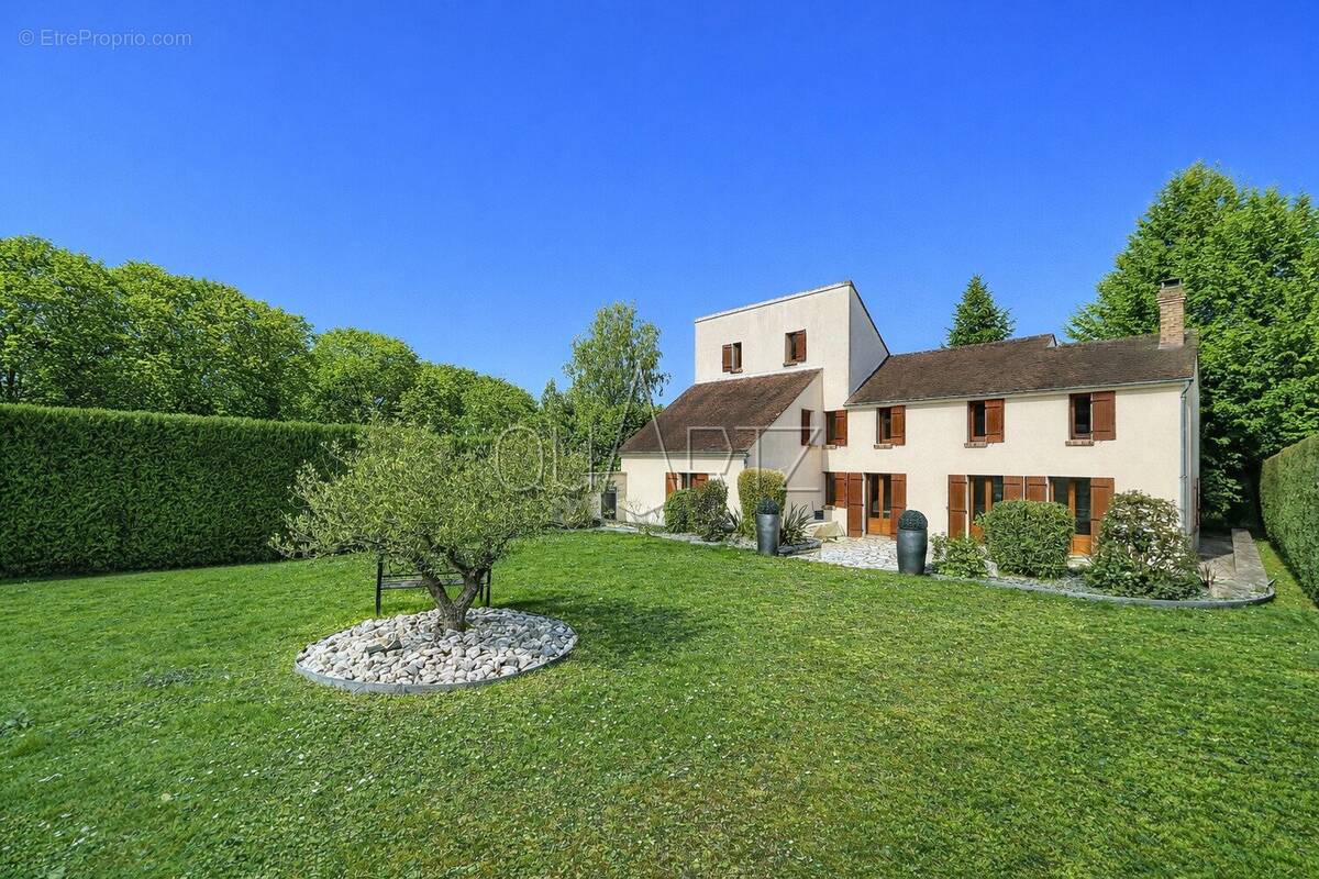 Maison à NESLES-LA-VALLEE