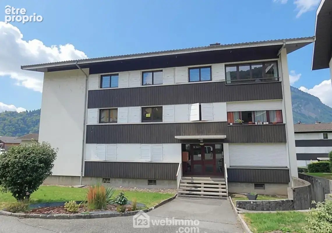 Situé au sein de la copropriété « Le Mont Bisanne » au 2ème et dernier étage