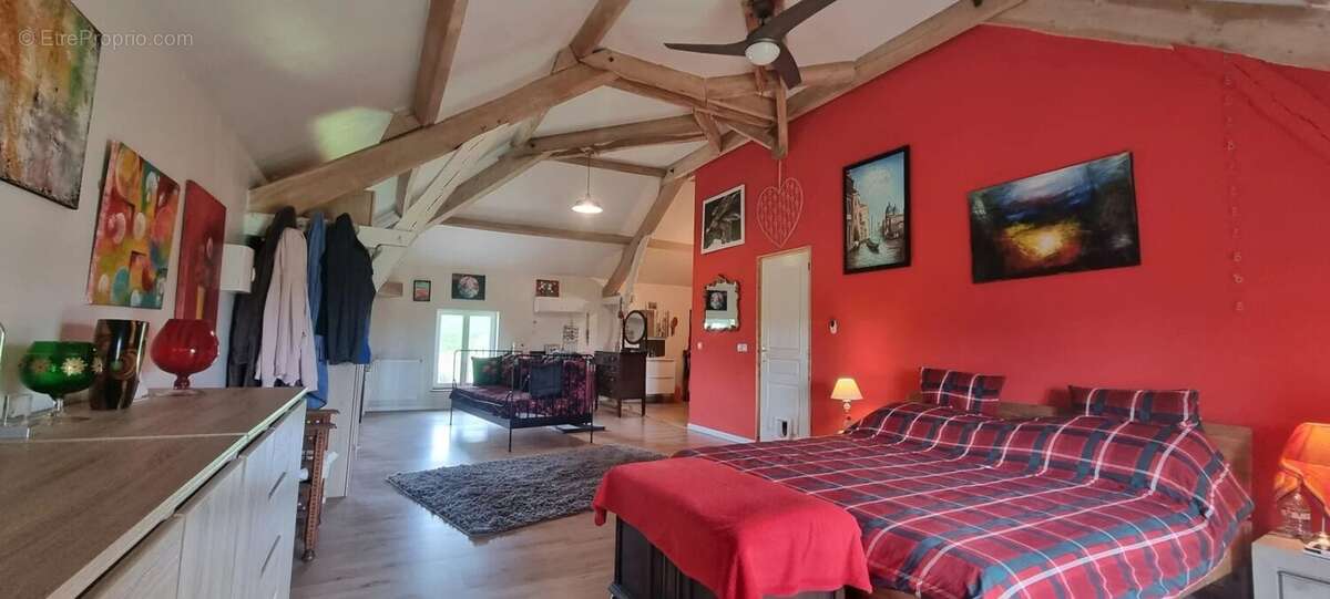 Maison à CASTELNAU-MONTRATIER