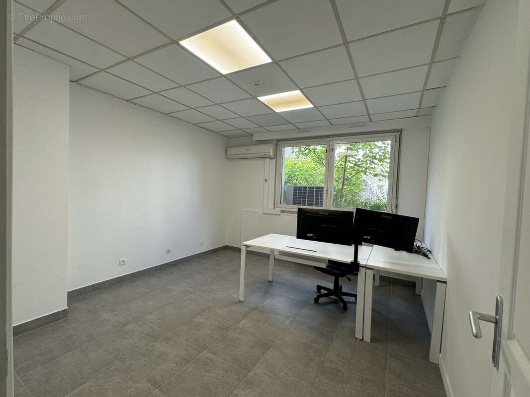 Commerce à COURBEVOIE