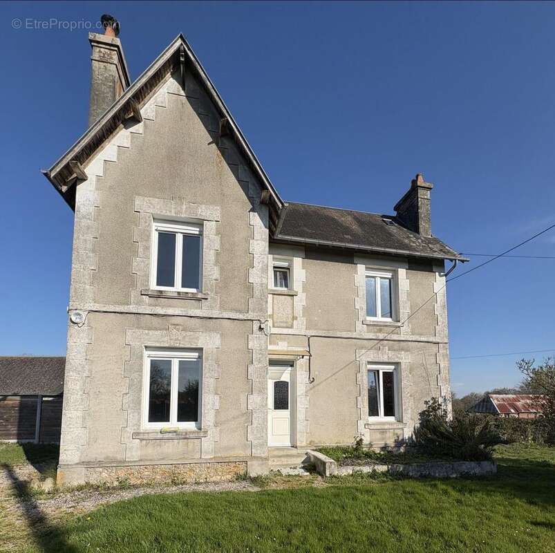 Maison à LE MESNIL-GUILLAUME