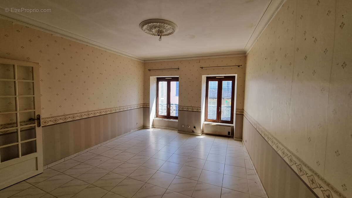 Appartement à SAINT-GENIEZ-D&#039;OLT