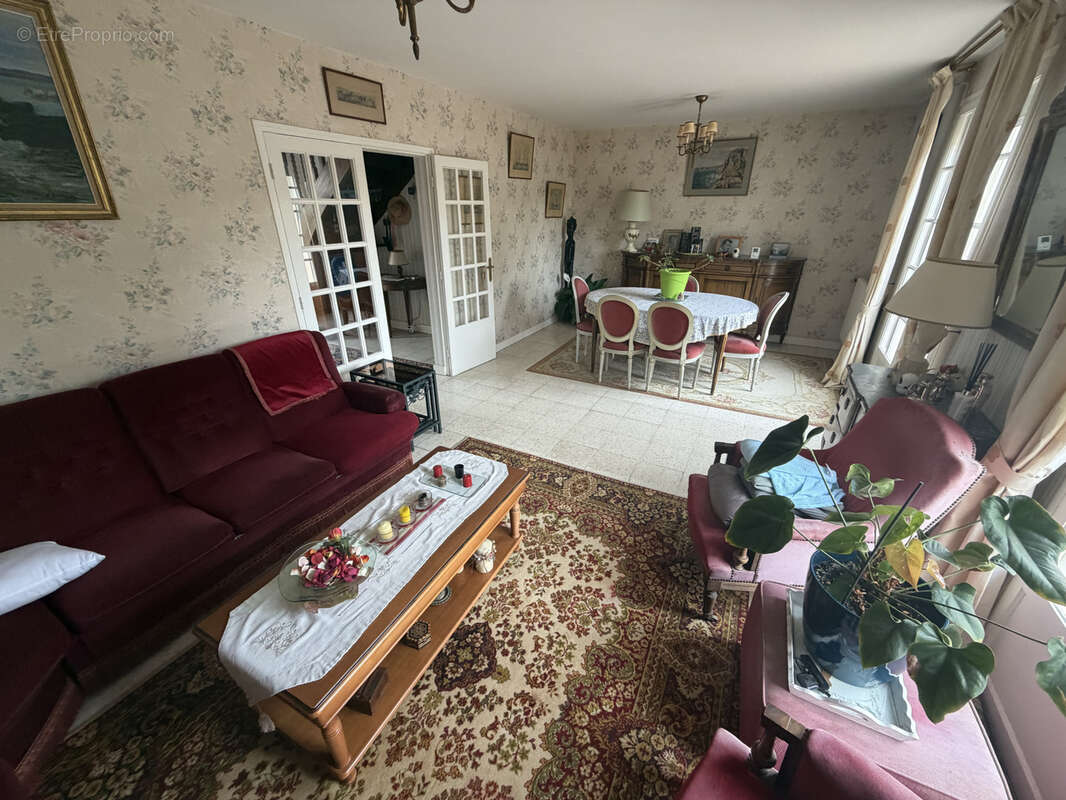 Maison à SAINT-MARTIN-DES-CHAMPS