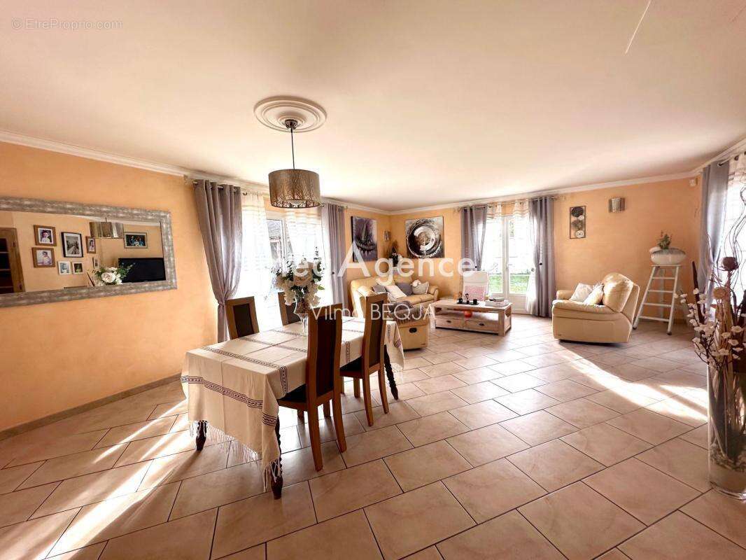 Maison à PONT-SUR-YONNE