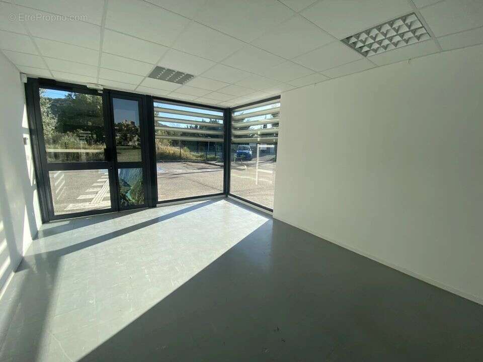 Commerce à GREOUX-LES-BAINS