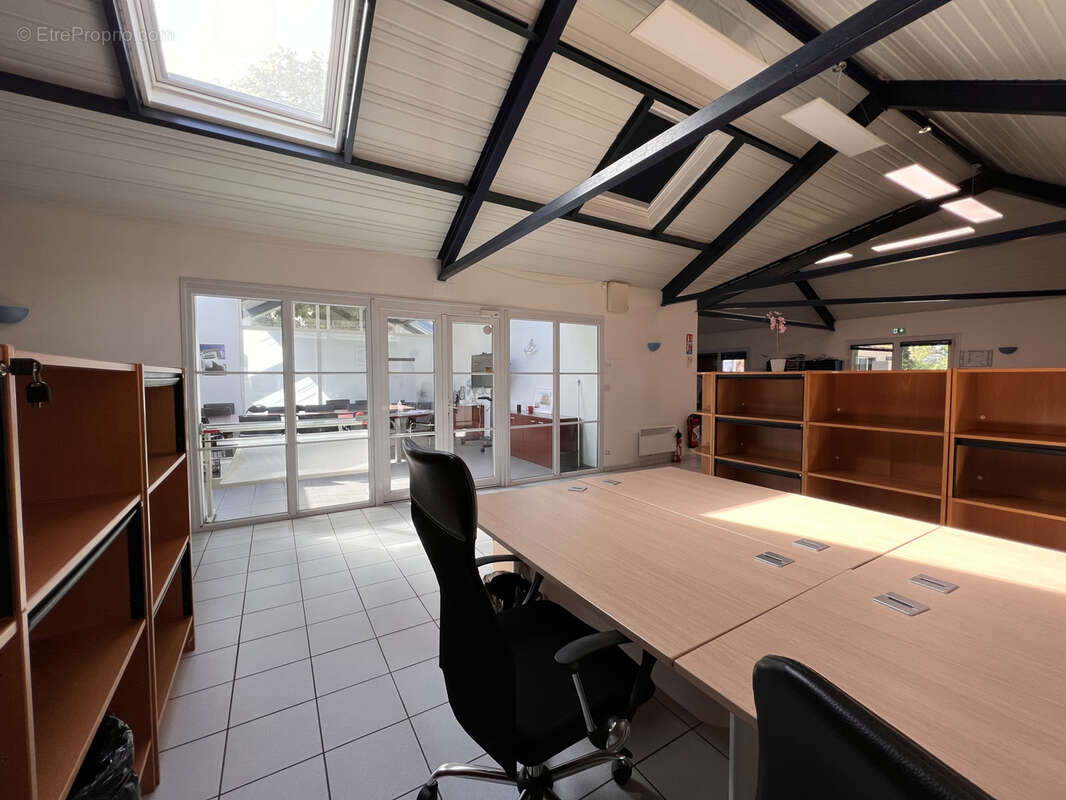 Commerce à TACOIGNIERES