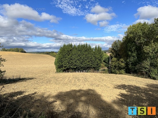 Terrain à SAINT-IGNAN