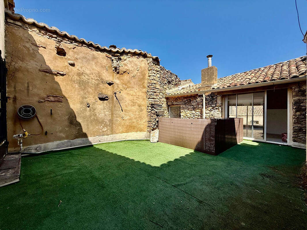 Appartement à BAGNOLS-SUR-CEZE