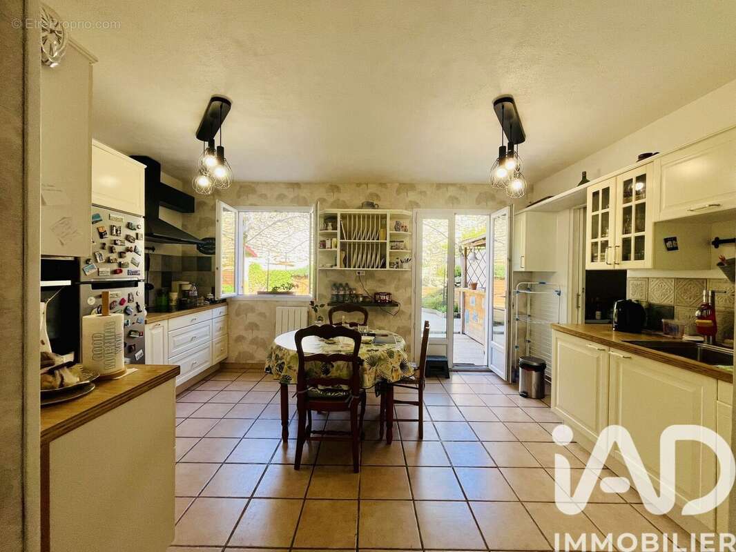 Maison 120 m² à Lambesc  - photo 8