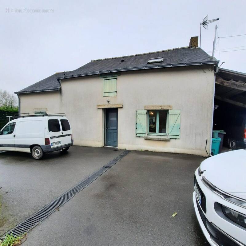 Maison à SAINT-ETIENNE-DE-MONTLUC