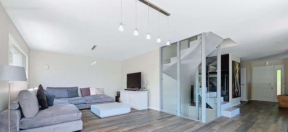 Maison à DIVONNE-LES-BAINS