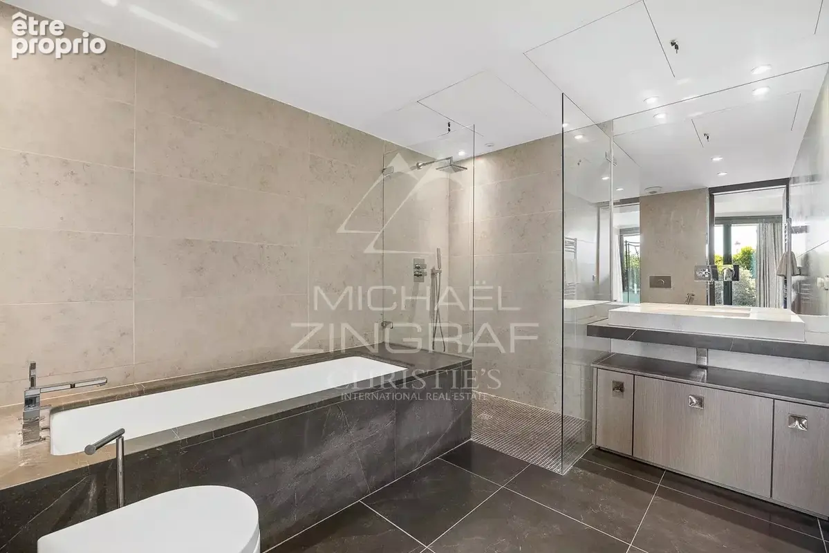 Cannes Palm Beach — Exceptionnel triplex de 462m2 en front de mer avec terrasses et jardin - photo 26