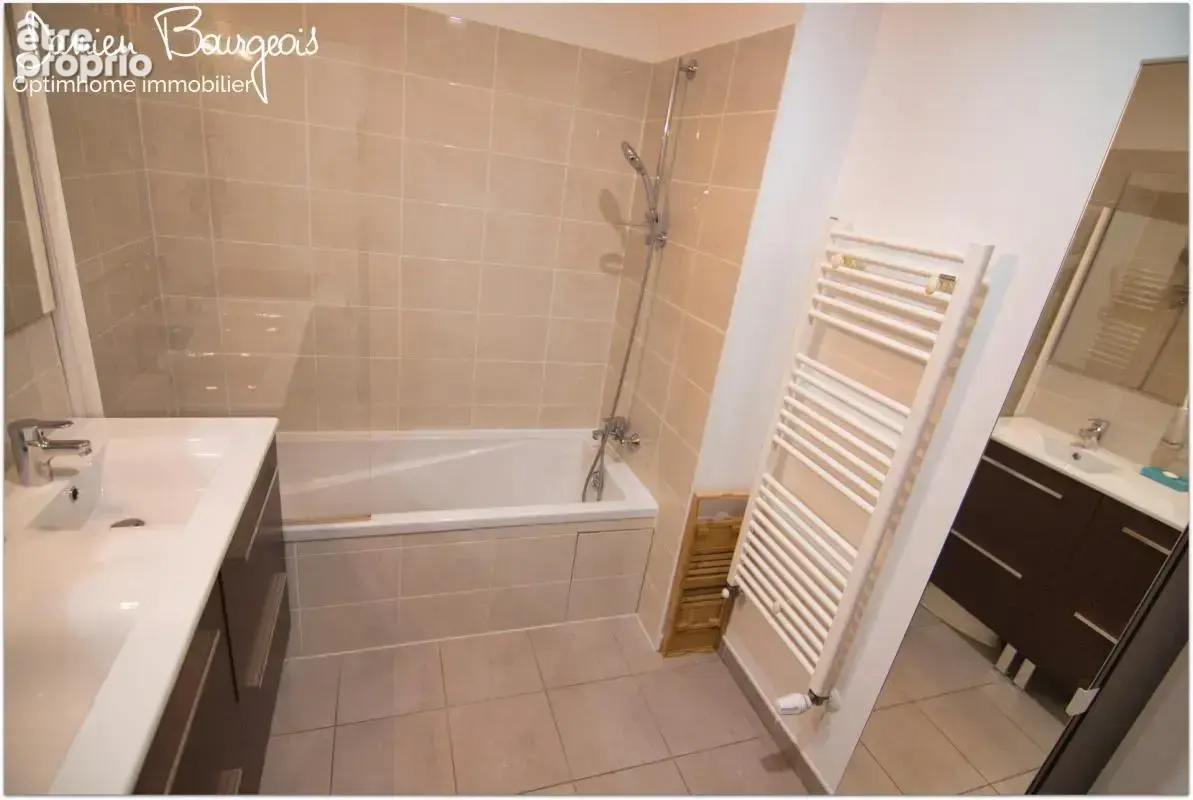 T4 89 m² – Dernier étage, balcon et place privative - photo 10