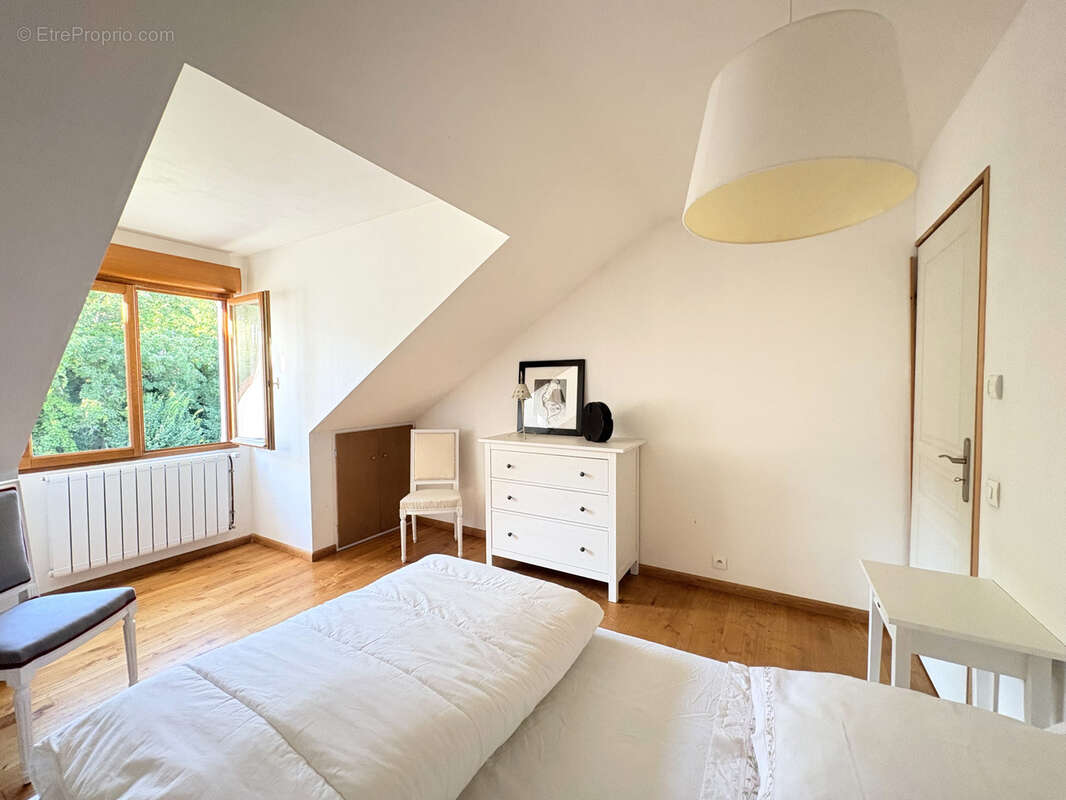 Maison à CHENNEVIERES-SUR-MARNE